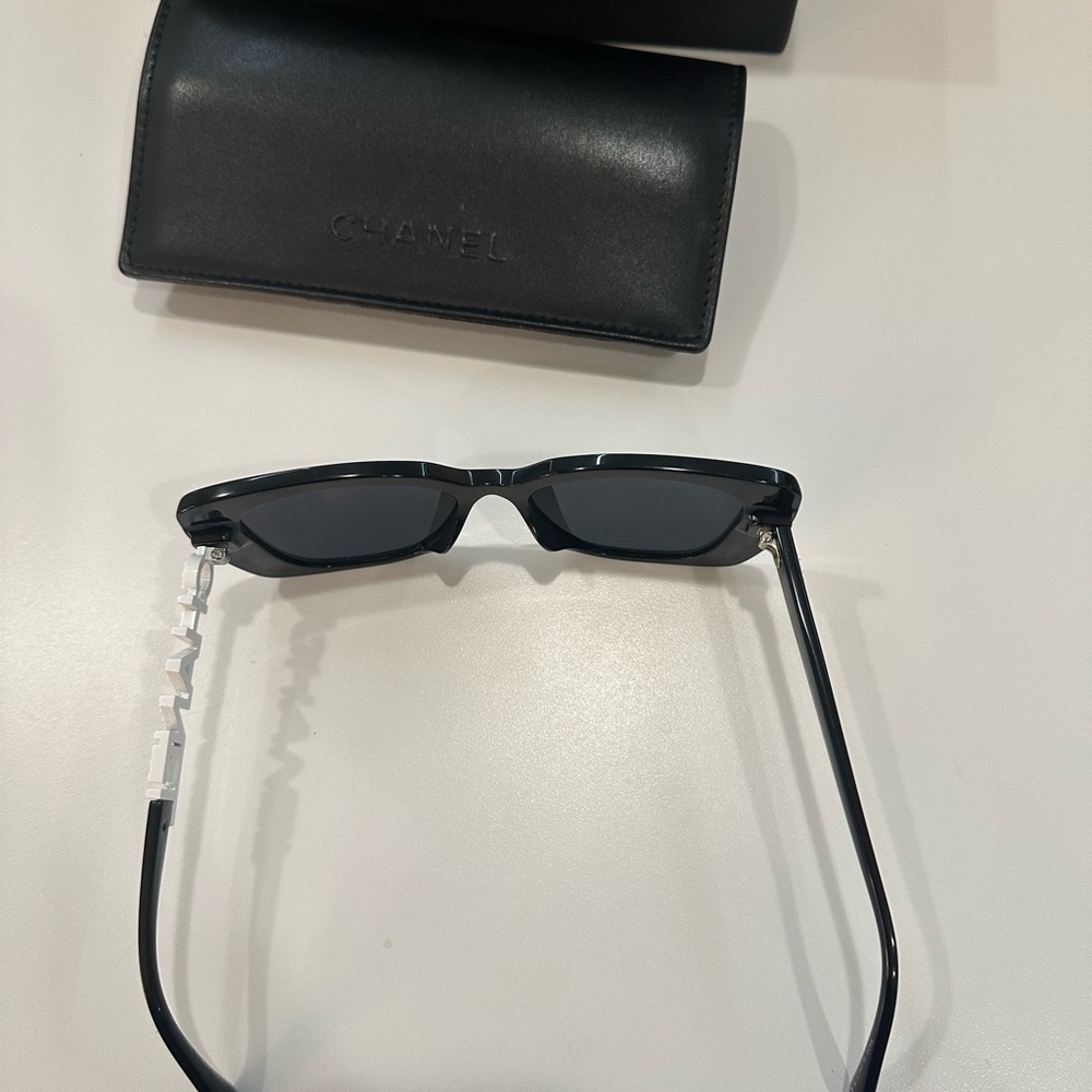 CHANEL Black Sunglasses with Silver Logo - Picture 7 of 12